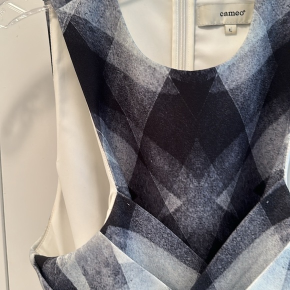 Beautiful jumpsuit (shorts)looks like dress with pockets and tie on the back - Picture 8 of 8